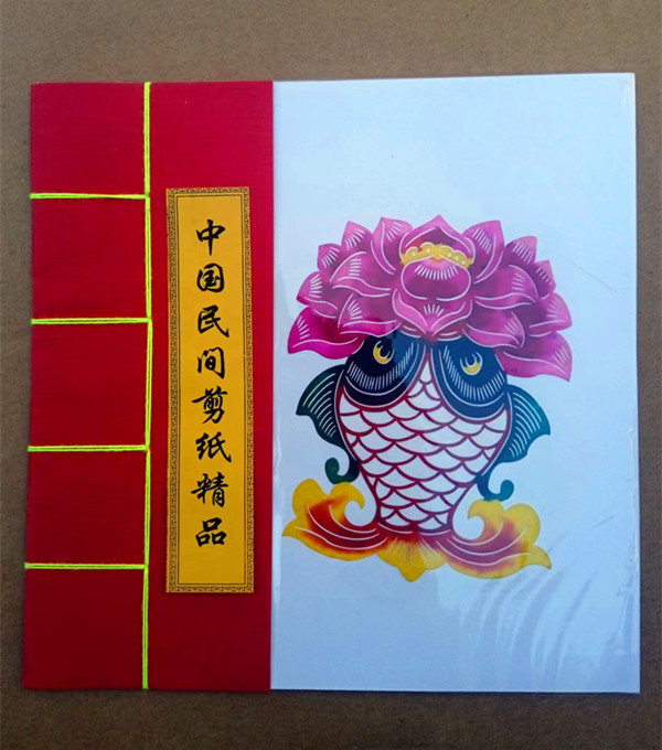 高密十二生肖彩色册手缝本微型剪纸：出国送礼新风尚，传递中国文化