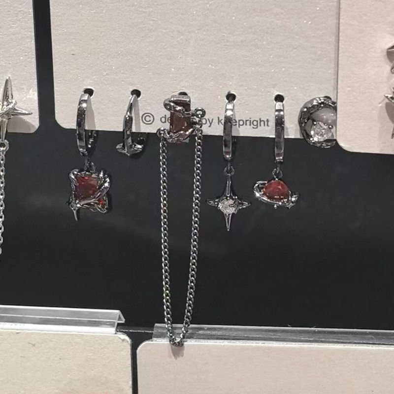 时尚小众耳饰D色莫桑石耳环：让你的耳朵闪耀不一样的光芒✨