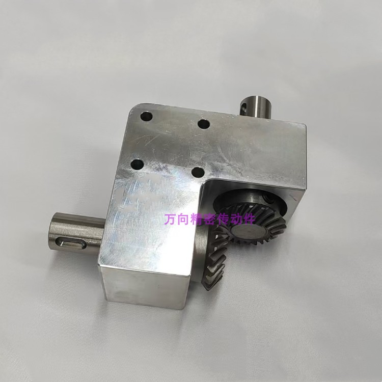 小型90度换向器转角器速比1：1单/双输出轴径15毫米螺旋伞齿轮箱：机械传动的秘密武器！
