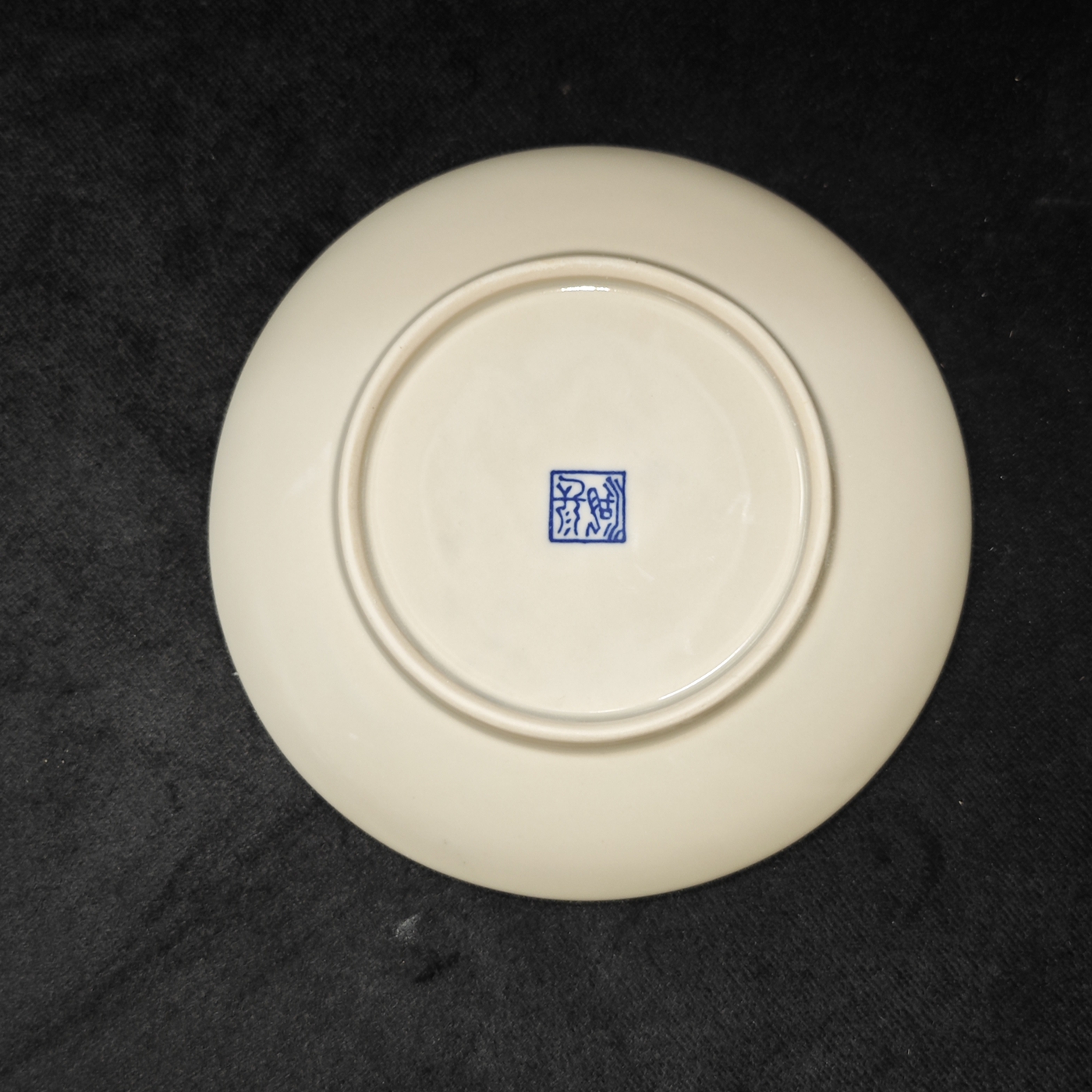 景德镇精品陶瓷：手绘矾红人物小碟，传承千年工艺的艺术珍品！