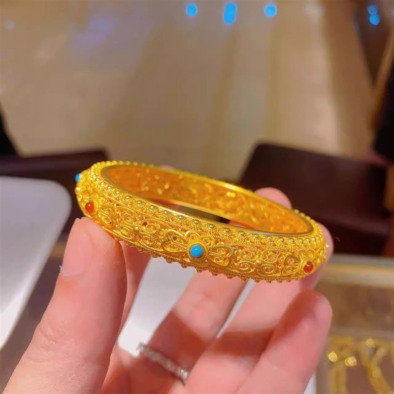 翠绿黄金手镯惊艳全网！古法花丝+珐琅设计，女明星都抢着戴！