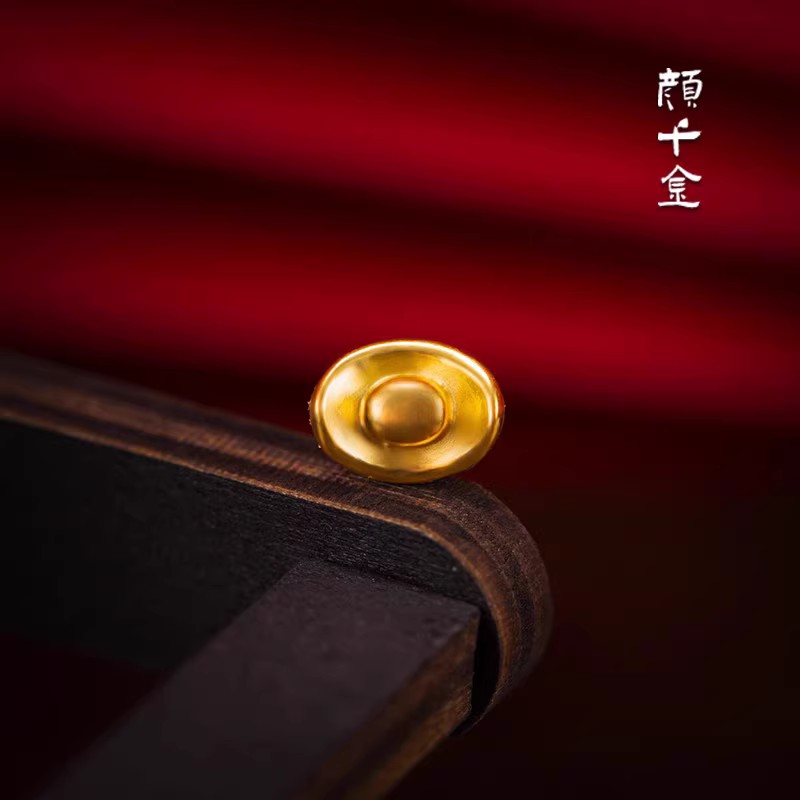潮宏基蜡笔小新动感超人黄金串珠足金转运5D硬金珐琅小版：童心未泯的时尚配饰✨