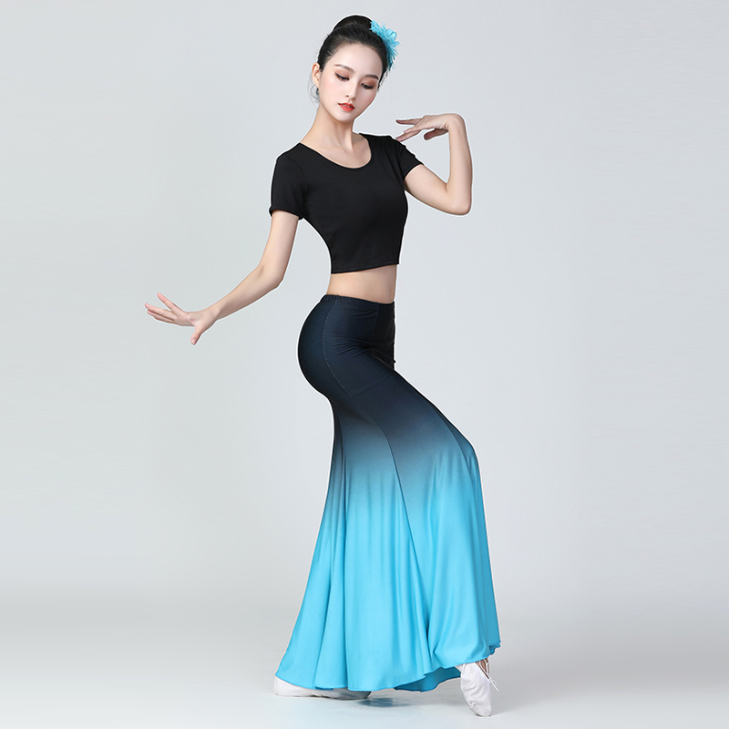 傣族舞蹈服装：从练功裙到儿童表演服，揭秘傣族舞蹈服装的多样魅力
