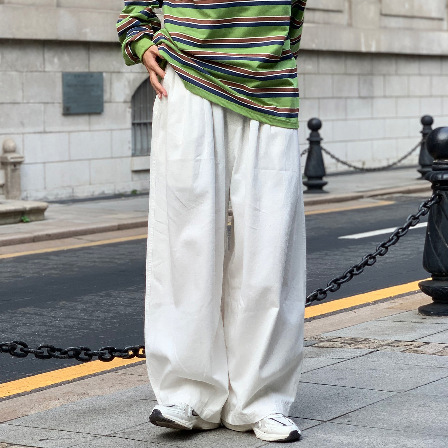 直筒裤为什么如此受欢迎？它适合哪些人群和场合呢？