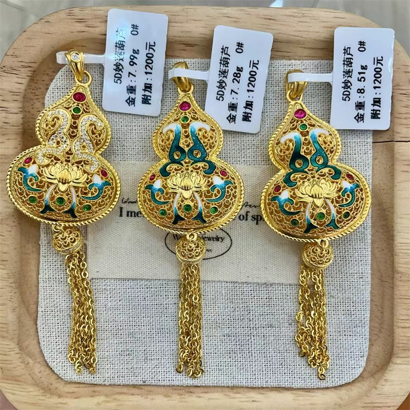 新款999足金女款5D无氢绿宝红宝妙莲葫芦流苏黄金吊坠镶嵌莫桑钻，闪耀你的魅力瞬间✨