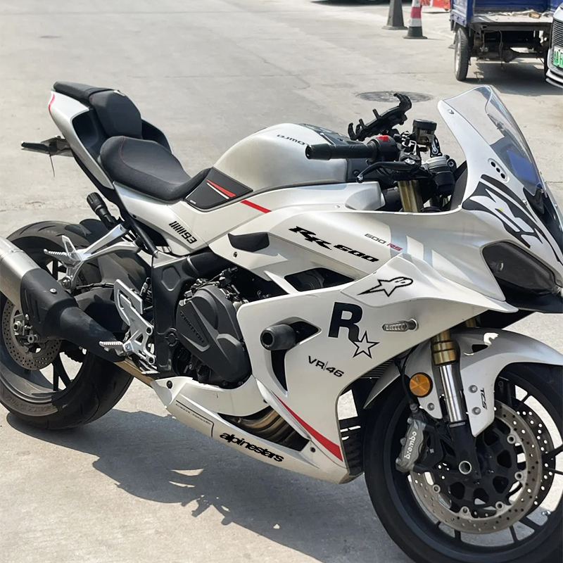 摩迪威800RR vs 800RS：谁才是你心中的仿赛王者？