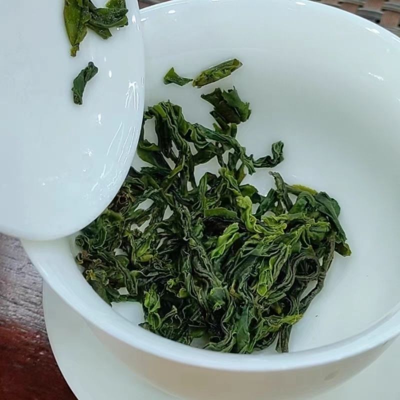 六安瓜片：茶香四溢的秘密武器，你知道它的功效与禁忌吗？
