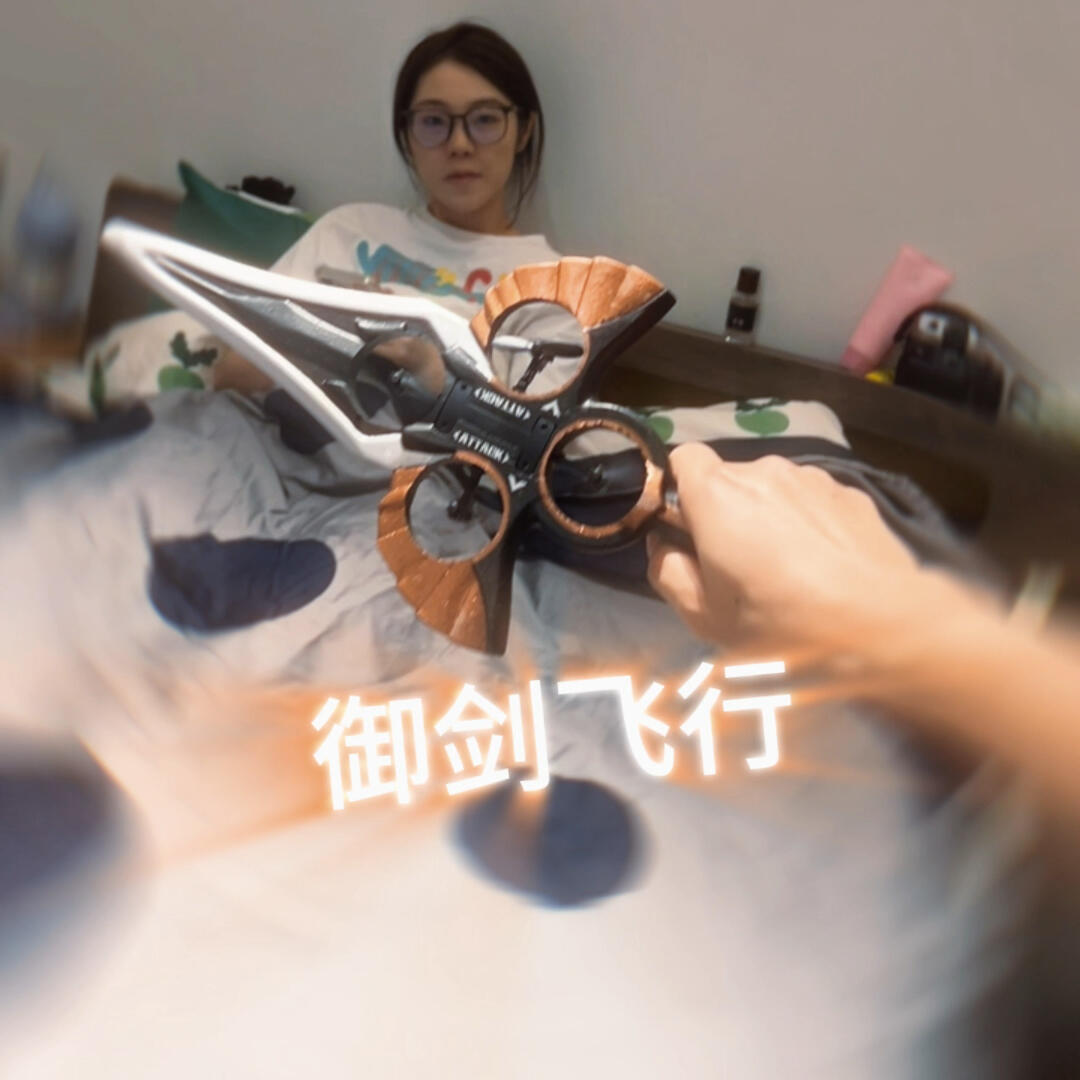 智能感应御剑飞行无人机：给孩子的未来飞行体验，炫酷到不行！