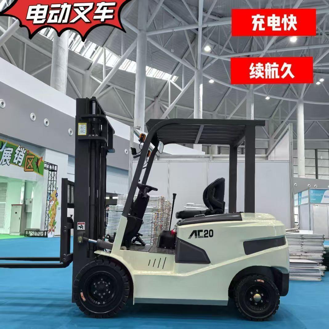 沪工堆高车：解锁微小空间里的大能量，轻松搞定重物搬运难题！