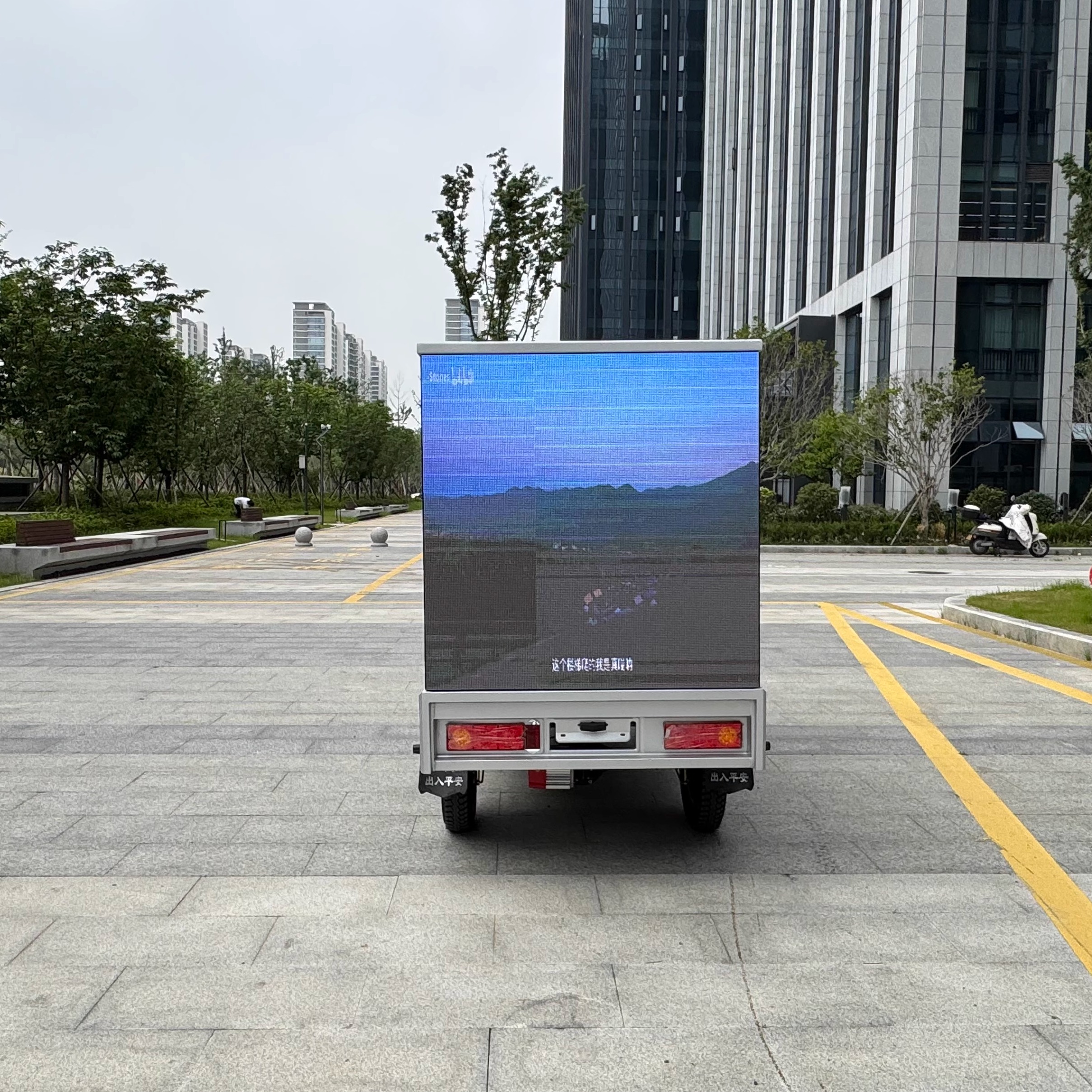 新能源电动LED广告宣传车：开启户外广告新时代，厂家推荐不容错过！