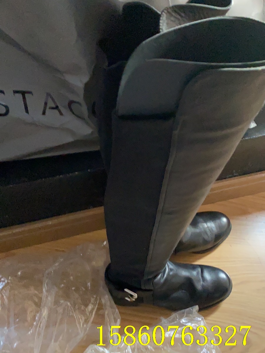 如何辨别思加图靴子的真伪？专业技巧全解析