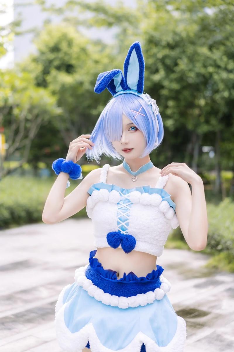 白莉爱吃巧克力——蕾姆兔女郎cosplay的魅力展现