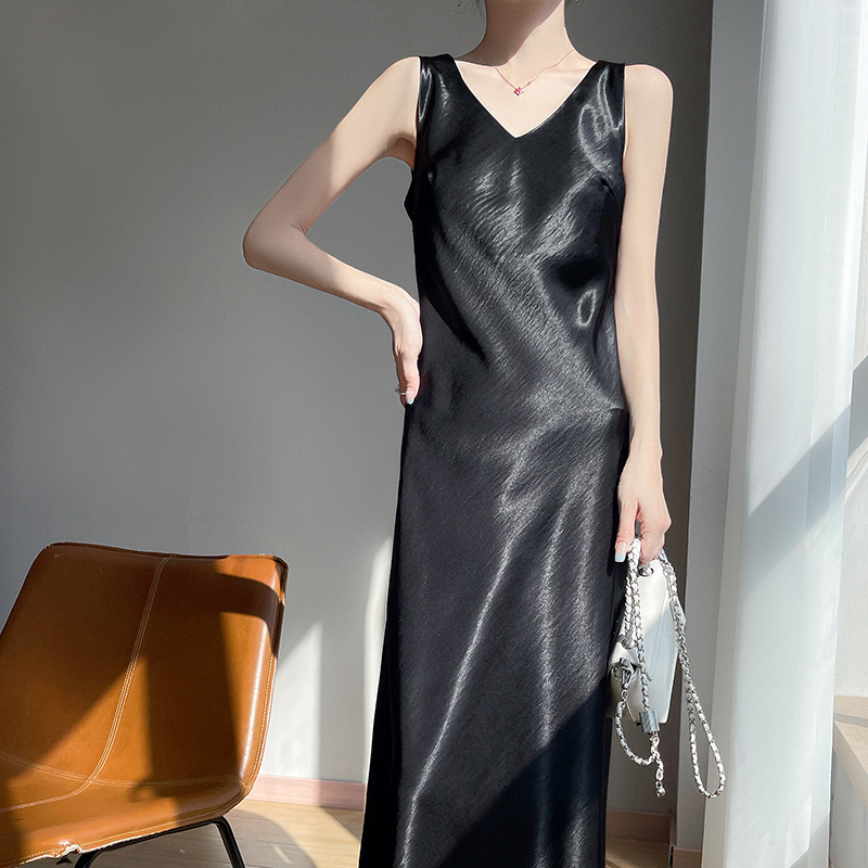 韩版轻奢高端V领背心长裙：夏日里的高级气质担当，大码也能美得不可方物！
