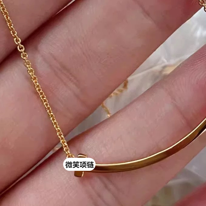 笑脸项链女925纯银18K玫瑰金彩金t家同款中号满钻微笑h吊坠锁骨链：笑容里的璀璨，你的专属魅力密码！