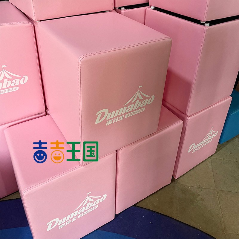 羽毛球馆休息凳定制攻略：打造专属运动空间，点亮你的篮球场馆！