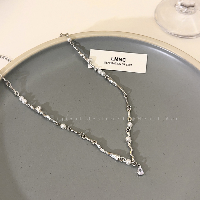 钛钢粗款重工珍珠缠绕项链：锁骨链新风尚，小众设计引领潮流！