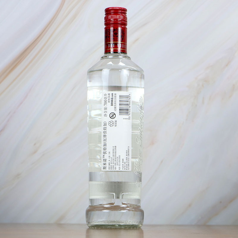 斯米诺红牌伏特加：调酒界的明星，700ml双支装让你的小鸟皇冠鸡尾酒更上一层楼！