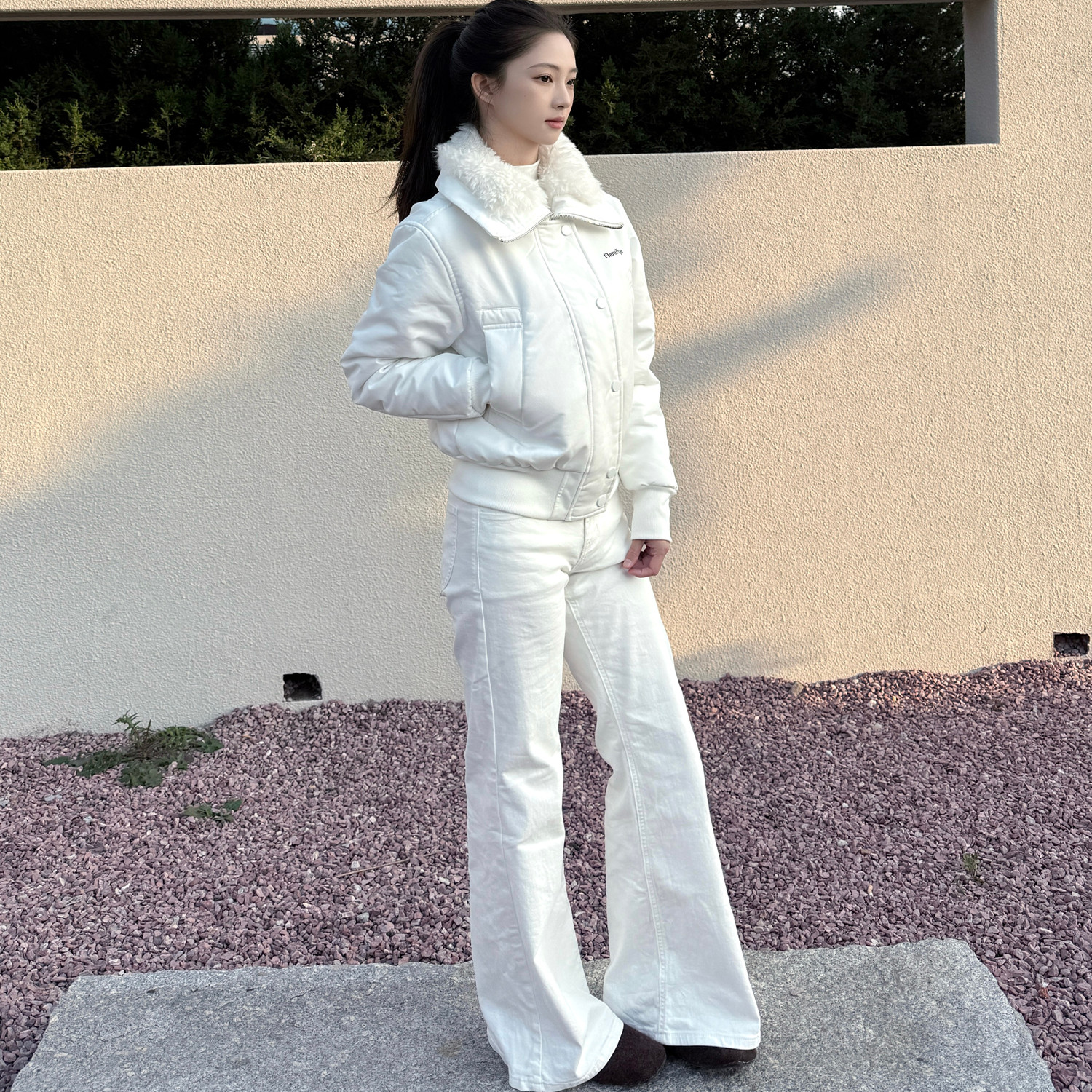 韩版白色飞行员夹棉外套适合什么样的场合？