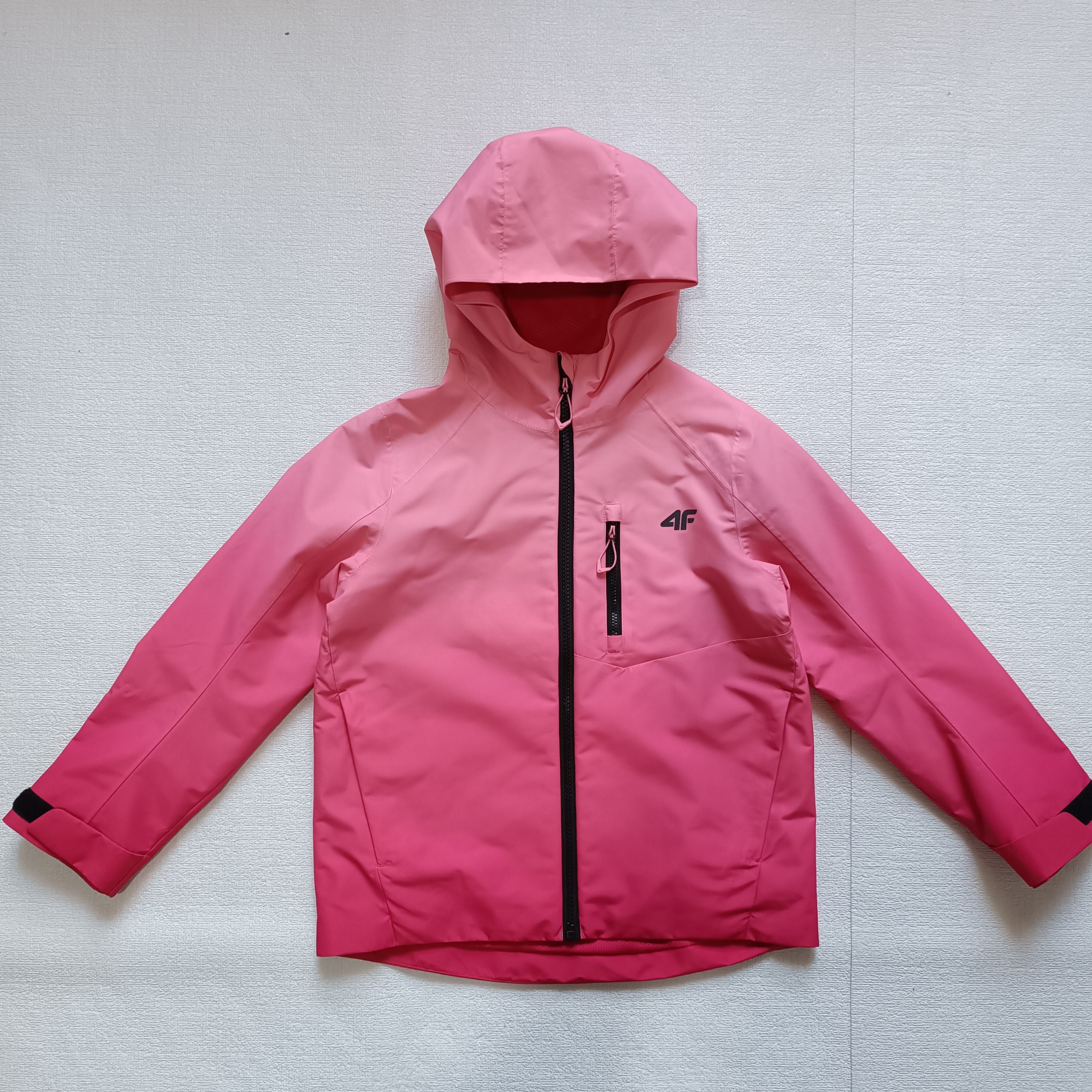 2026年新款！儿童4级强防水冲锋衣怎么样，如何选择?