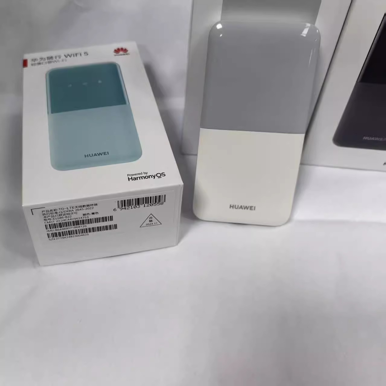 华为随身WiFi5 E5586-822：解锁户外直播新姿势，全网通用，随时随地享受极速网络！