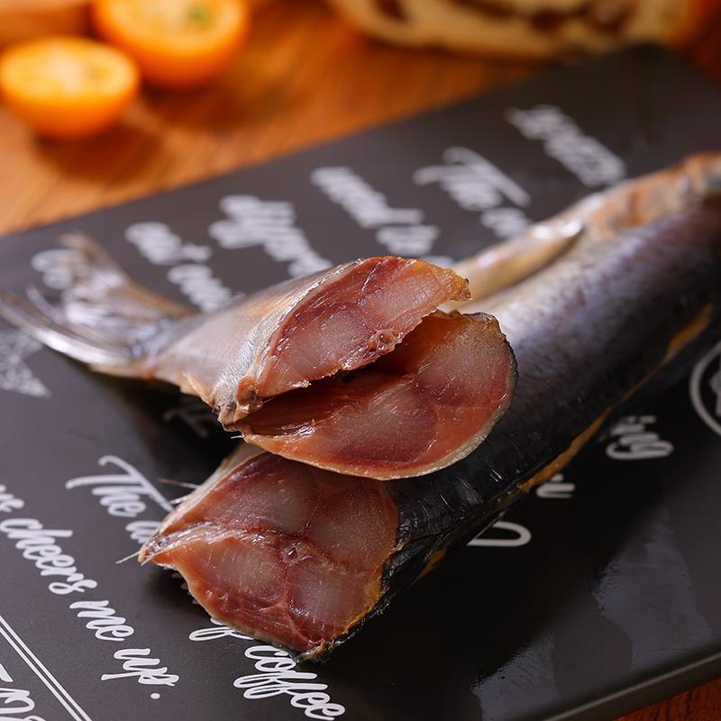 俄罗斯风味熏制生鱼：烟熏味鲱鱼沙丁鱼，俄式熏鱼200g/条，开启你的味蕾之旅！