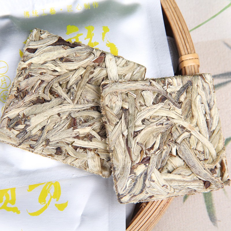 云南白茶白龙须贡白茶：独立包装全芽头，满口清甜醇厚，你值得拥有！