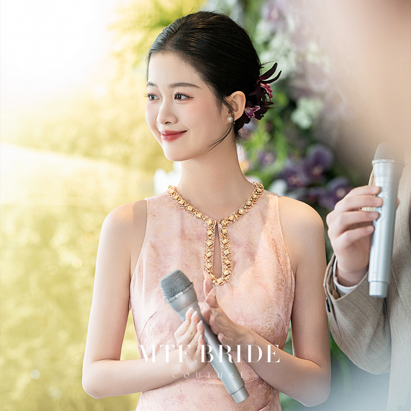 尾款狂欢 HinanaQueena星洛华丽花嫁连衣裙，让你成为婚礼上的焦点✨
