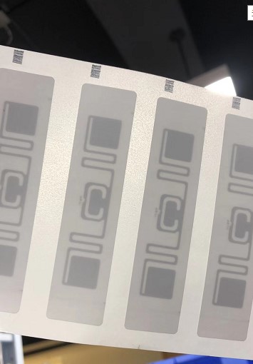 LJYZN-LABEL 4670 RFID超高频电子标签：开启智能仓储新纪元