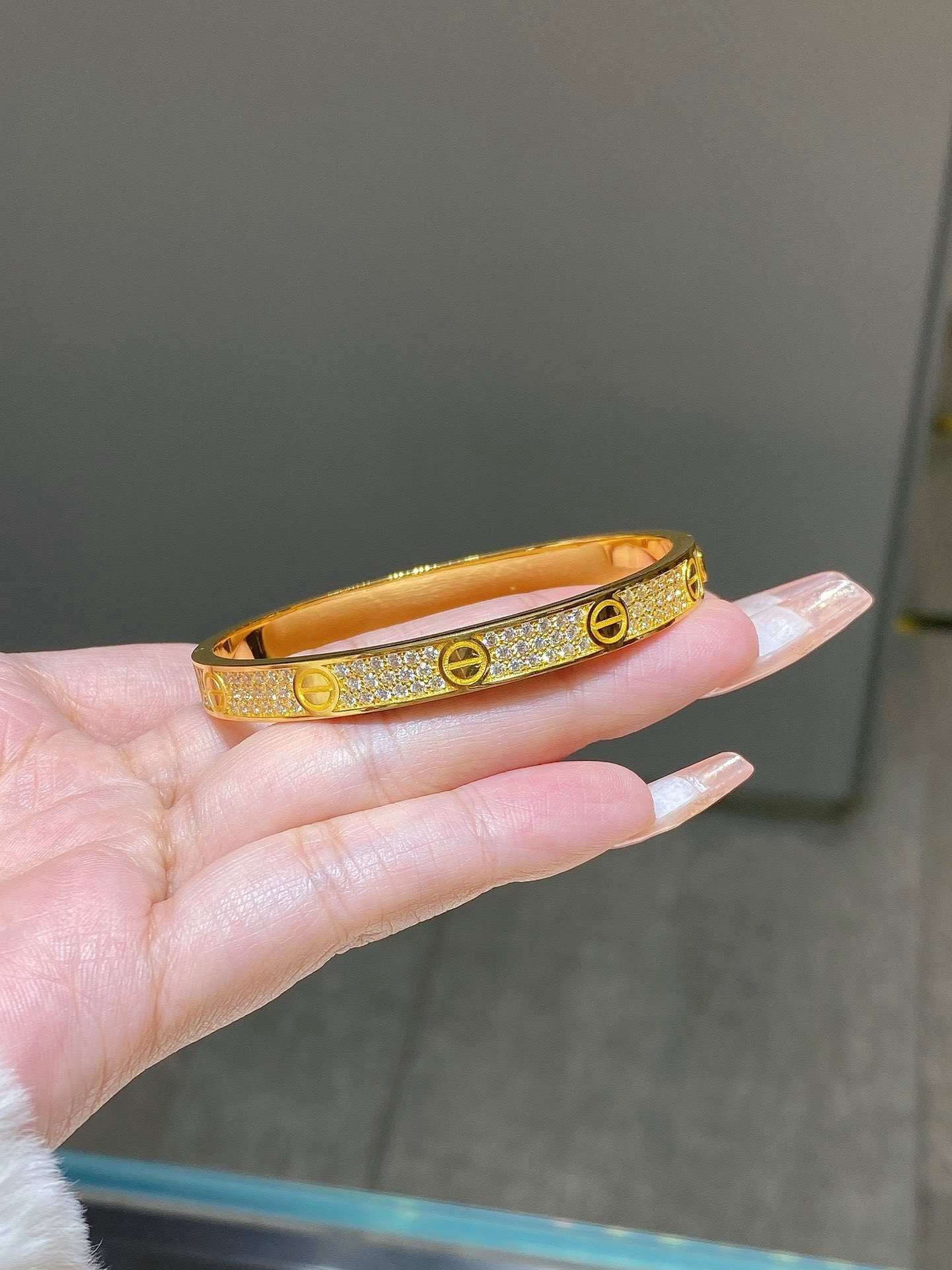 足金999满天星贵妃镯：给她的爱，不只是承诺，更是永恒的经典