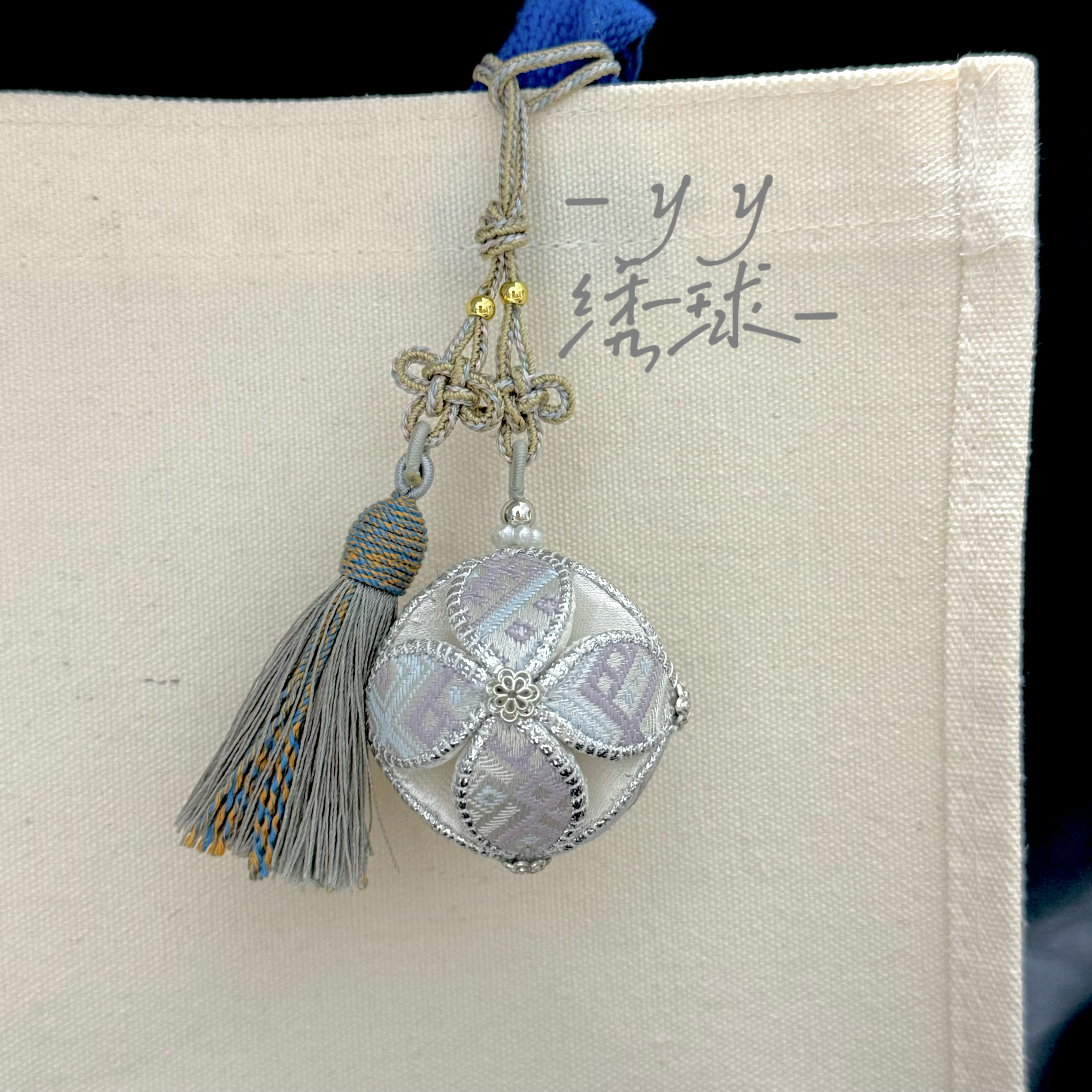 广西靖西市旧州古镇手工七彩绣球：传承千年的民族瑰宝✨