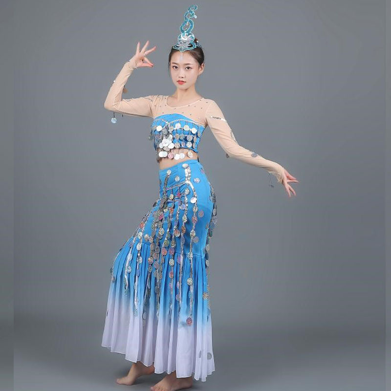 傣族舞蹈服：孔雀之舞，绽放舞台的魅力与传承