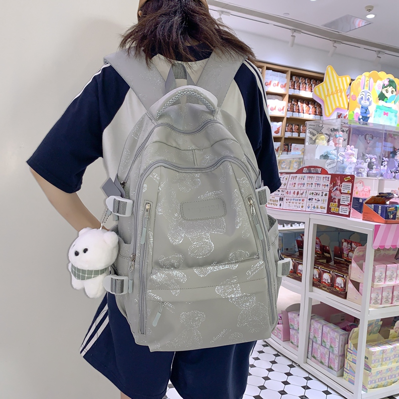 2024新款女初中生简约百搭印花小熊小众设计电脑背包，潮流必备！