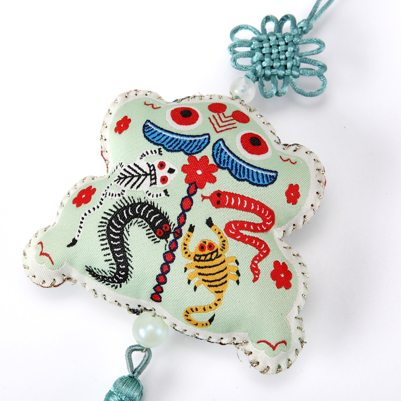 民国金线刺绣香囊太绝了！古风美学天花板，送礼自用都超有面！✨