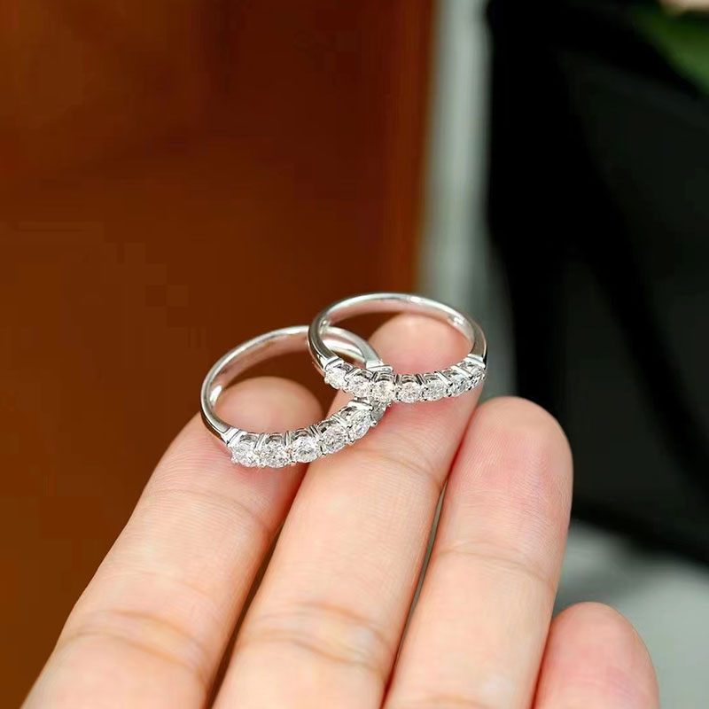 18K白金钻七公主叠戴八钻排钻戒指：真钻T家钻戒配护戒，女款钻石戒指怎么选？