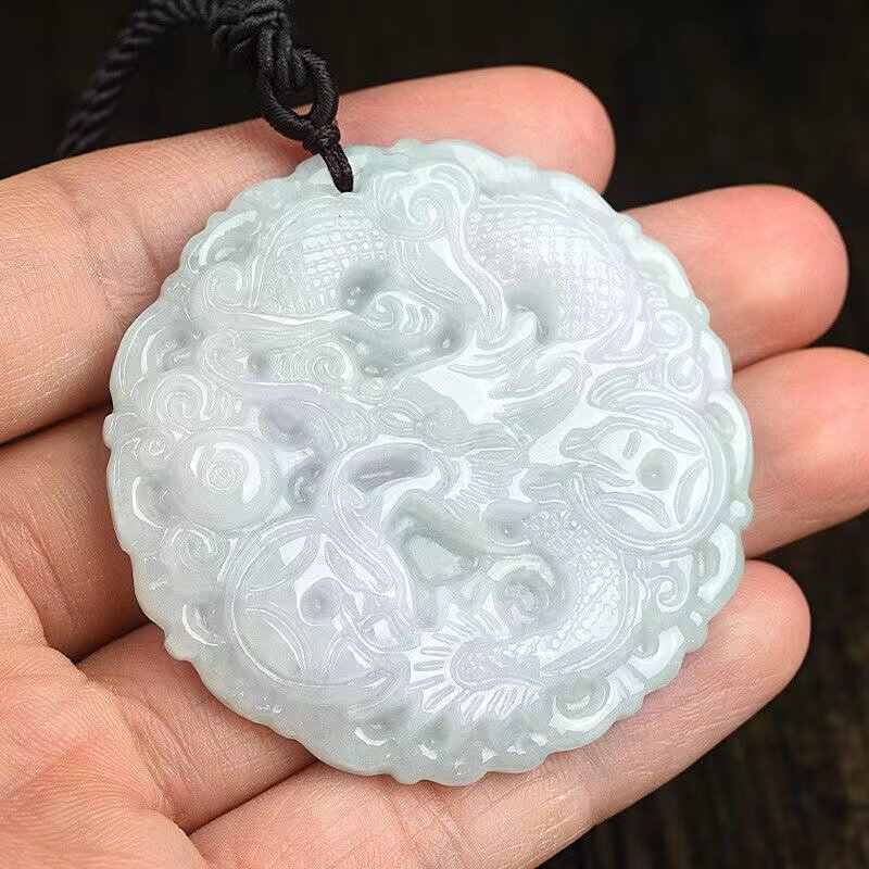 什么场合适合佩戴这款墨绿玉生肖龙玉坠？