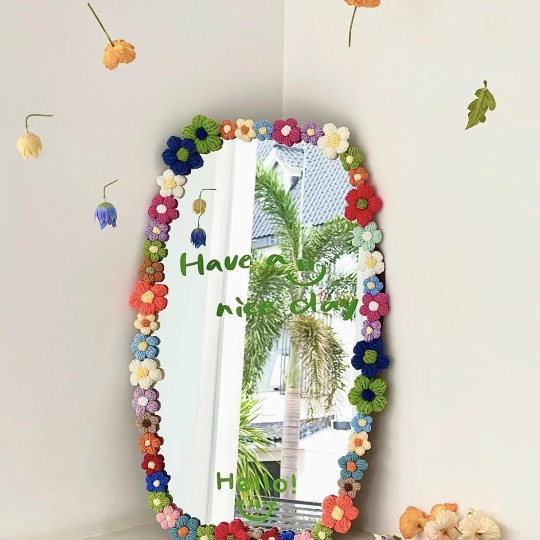 DIY泡芙花镜子改造：让落地镜变身艺术装饰品！