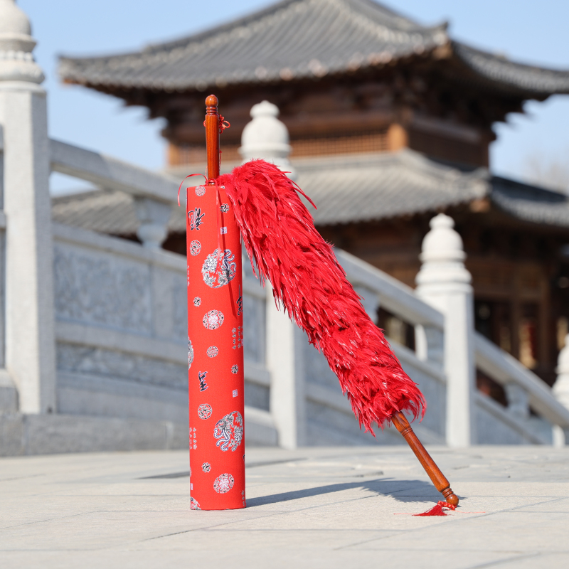 新款婚庆必备神器！红色鸡毛掸子，新娘陪嫁首选！