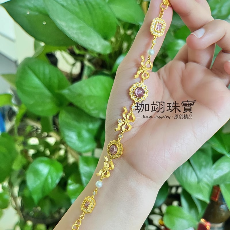 老凤祥999足金项链：小粉蝶珍珠套链，求婚必备神器✨