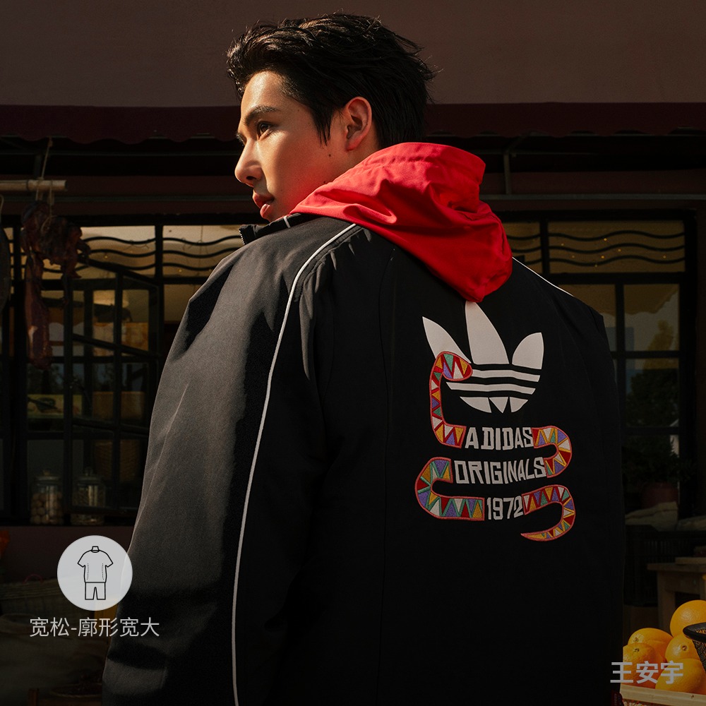 Adidas阿迪达斯GV5330保暖棉服：冬季时尚与保暖的完美结合！