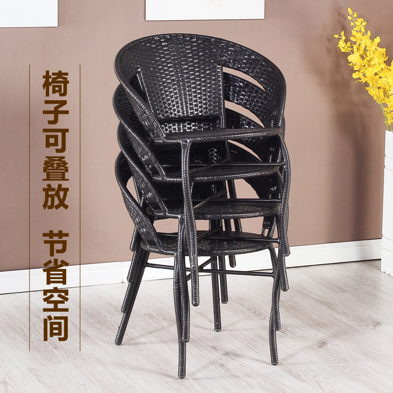 阳台藤椅茶几三件套：打造你的私人休闲天堂
