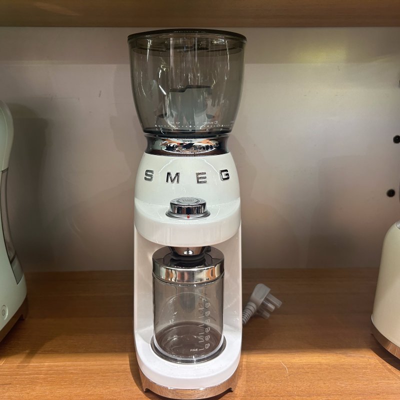 Smeg CGF01/CGF11复古咖啡研磨机：唤醒你的咖啡时光，各色复古魅力大赏！