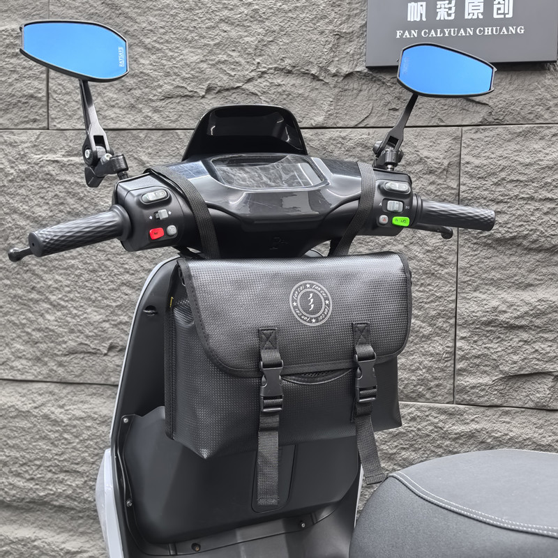 电动电瓶车挂物包太香了！前置储物兜+防水收纳袋，通勤党必备神器！