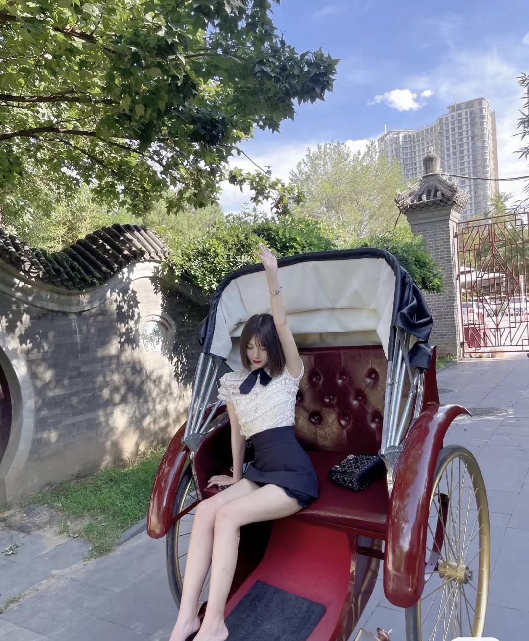 双人黄包车：景区酒店古城庄园里的复古浪漫，电动改装，拍照打卡新潮流！
