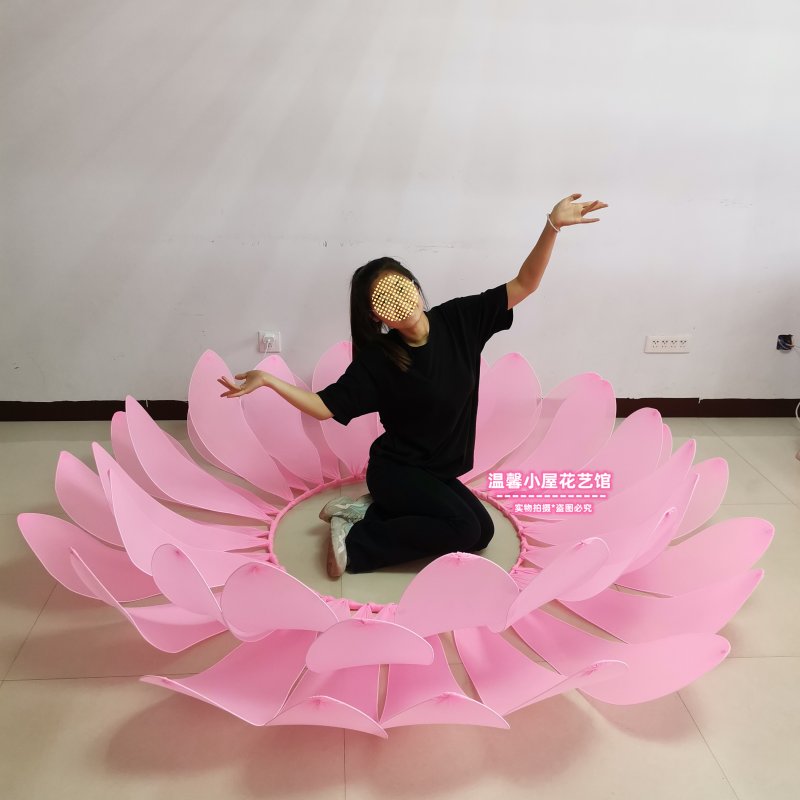 舞蹈表演的秘密武器：绿色丝网花如何点亮舞台？