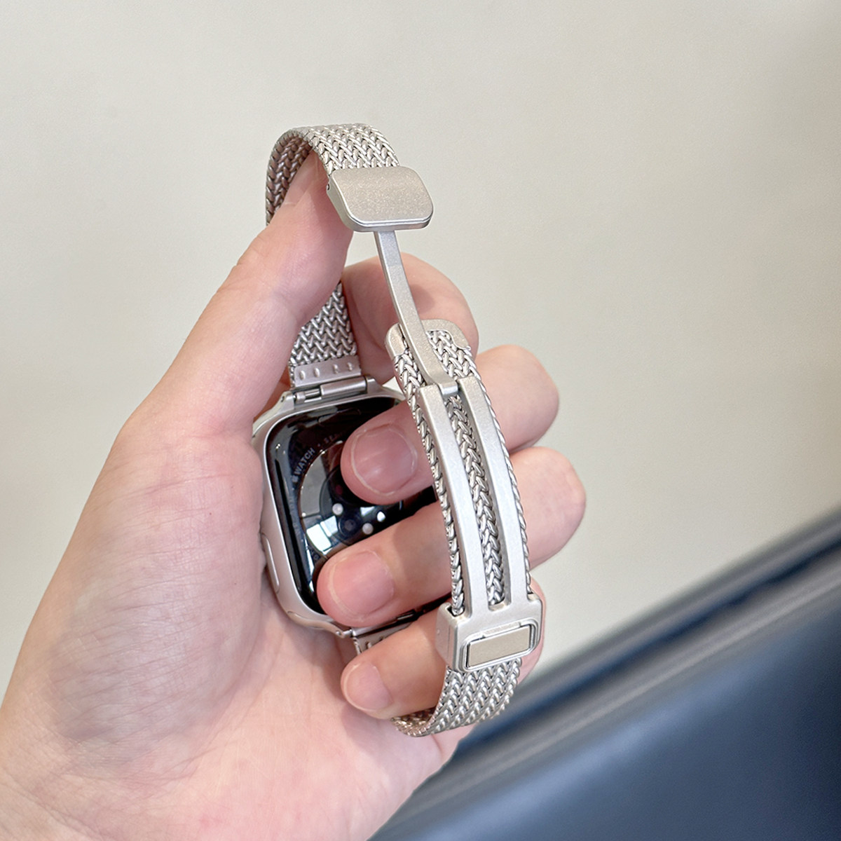 这款适合iWatch S10的金属表带有哪些优点？