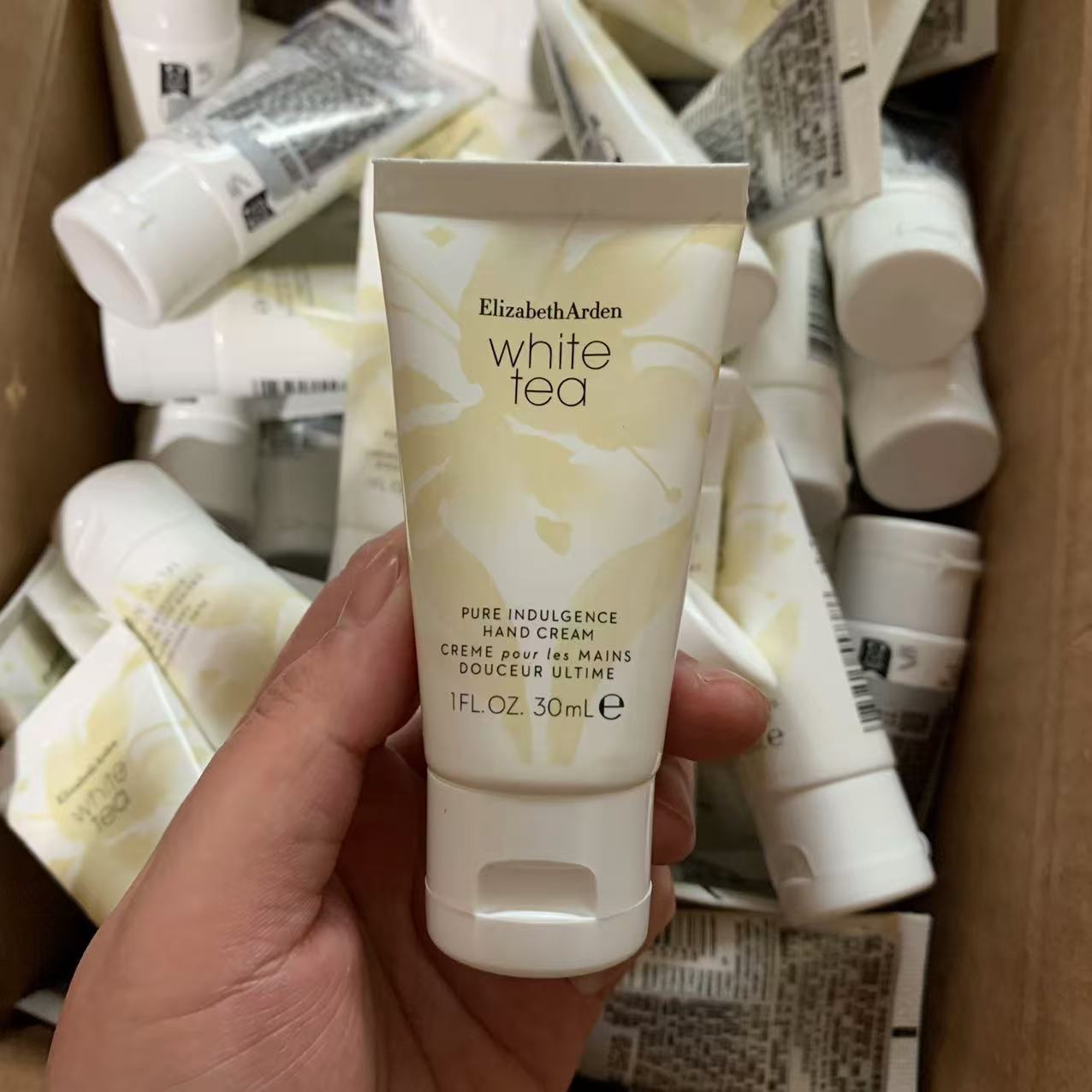 如何查询伊丽莎白雅顿产品的生产日期？