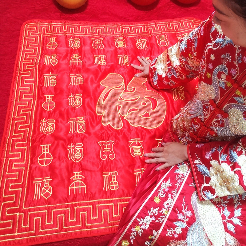 结婚被子坐福垫必入！新娘陪嫁神器，婚房布置超有仪式感