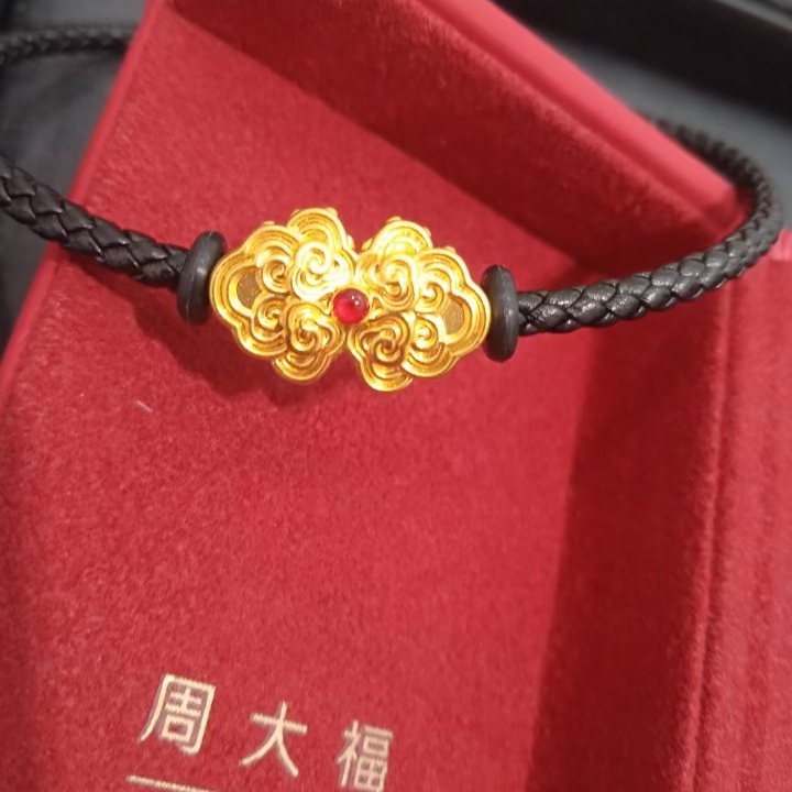 周大福故宫系列如意年年足金黄金转运珠吊坠，新款正品定价揭秘！