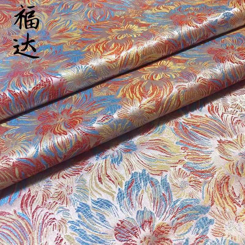 七彩祥云与吉祥结：揭秘高档织锦缎布料古装汉服唐装的魅力