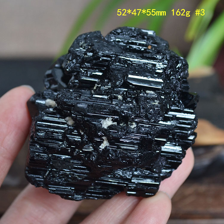 如何选择一款优质的灵石之约天然水晶黑碧玺摆件？